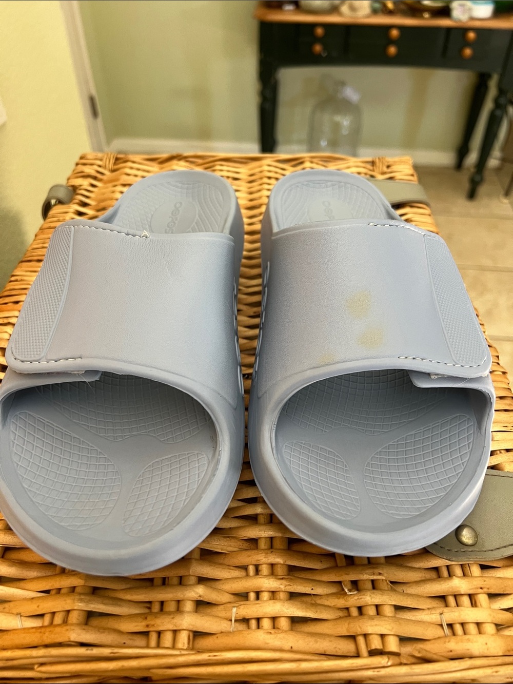 OOFOS OOahh Sports Flex Slide Comfort Light Blue Slide Sandals Men’s 10 used.